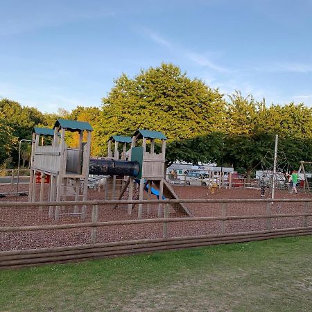 Belton with Browston Norfolk Caravan Staycation Pet Friendly מראה חיצוני תמונה