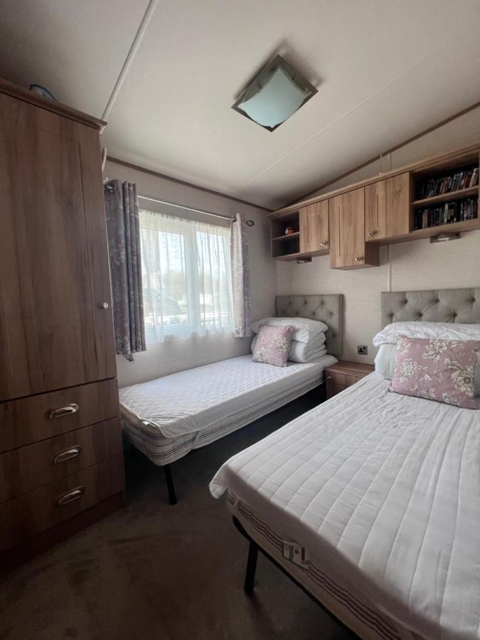 Belton with Browston Norfolk Caravan Staycation Pet Friendly מראה חיצוני תמונה