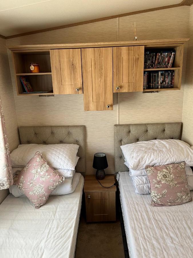 Belton with Browston Norfolk Caravan Staycation Pet Friendly מראה חיצוני תמונה