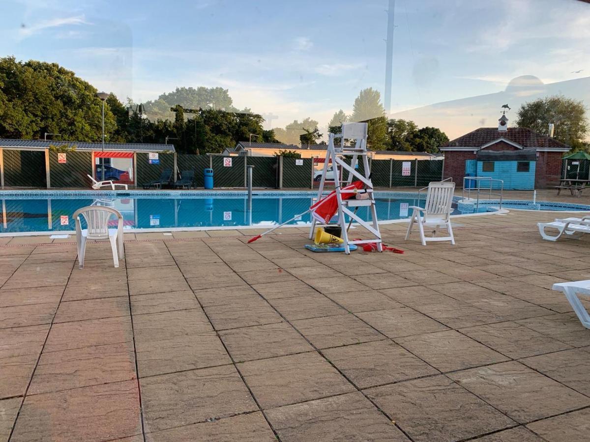 Belton with Browston Norfolk Caravan Staycation Pet Friendly מראה חיצוני תמונה